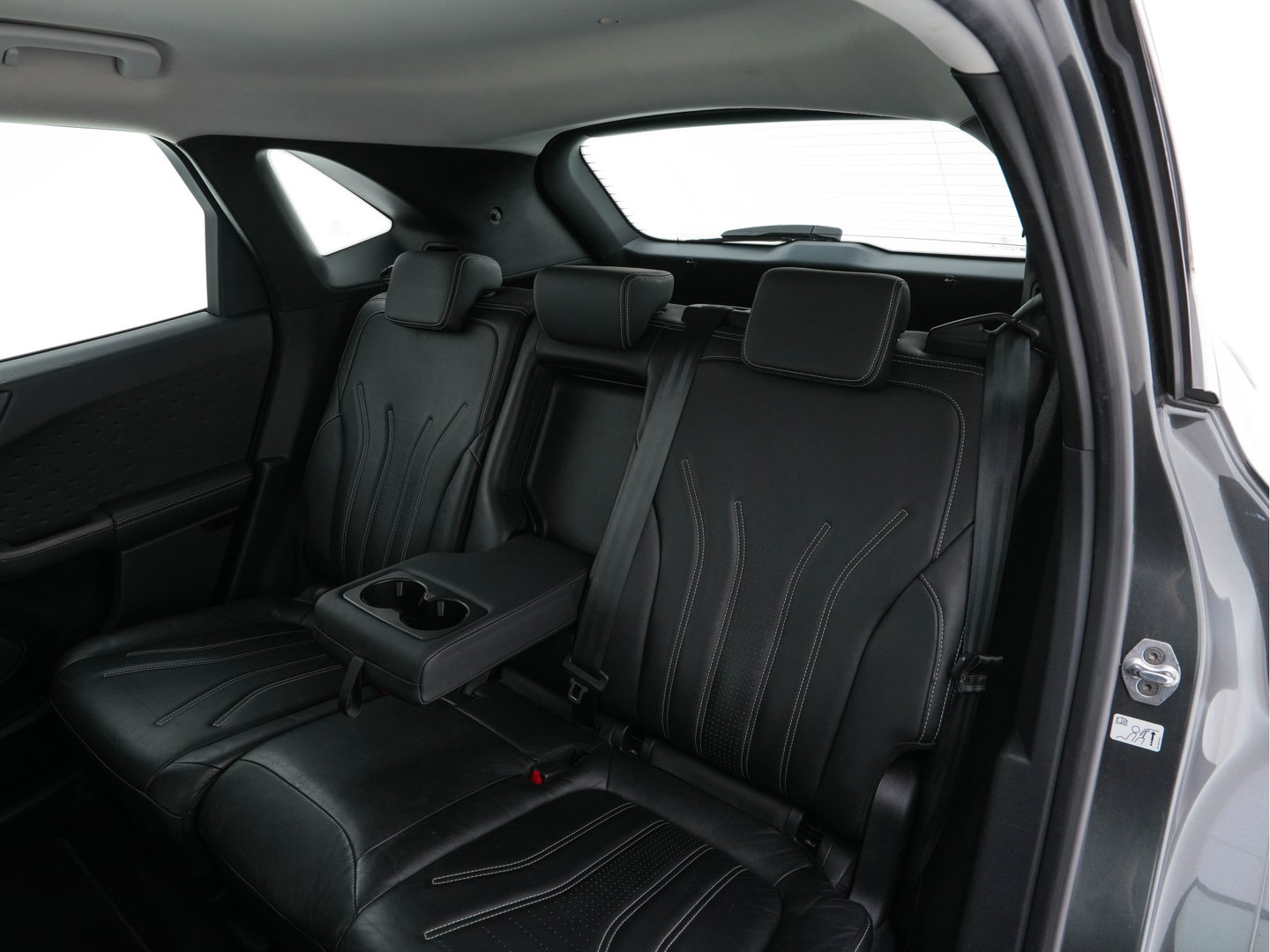 Ford Kuga 2.5 PHEV Vignale (Plug-In) (INCL-BTW) Aut. *HEAD-UP | LEATHER | DIGI-COCKPIT | FULL-LED | KEYLESS | DAB | CARPLAY | NAVI-FULLMAP | MEMORY-PACK | HEATED-COMFORTSEATS | PRIVACYGLASS | TOWBAR | 18''ALU*