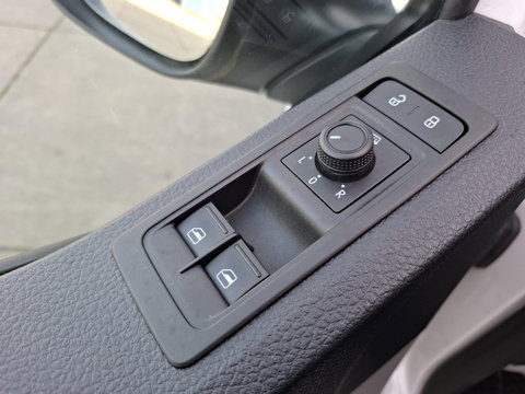 Volkswagen Transporter 2.0 TDI L1H1 Highline AIRCO / TREKHAAK / 3 ZITS / EURO 6 / N.A.P