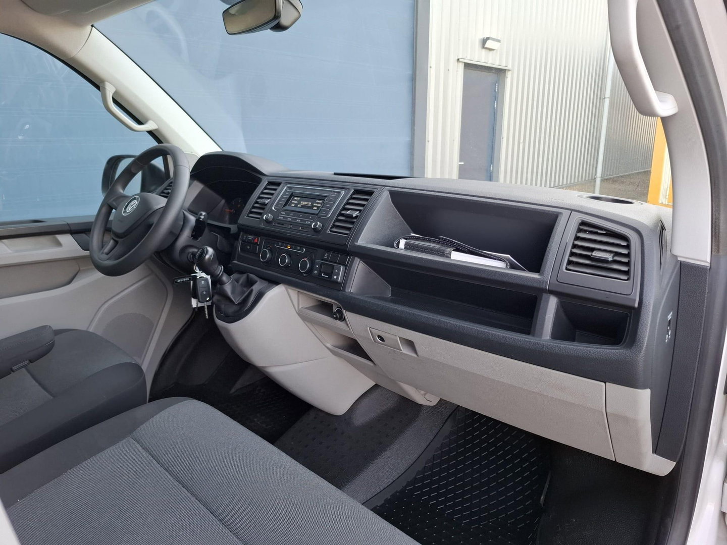 Volkswagen Transporter 2.0 TDI L1H1 Highline AIRCO / TREKHAAK / 3 ZITS / EURO 6 / N.A.P