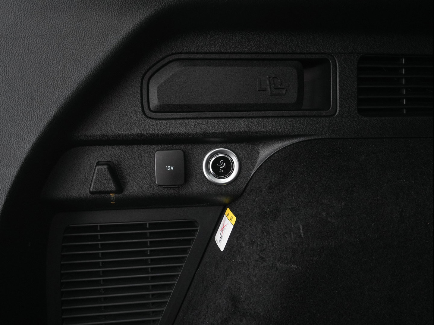 Ford Kuga 2.5 PHEV Vignale (Plug-In) (INCL-BTW) Aut. *HEAD-UP | LEATHER | DIGI-COCKPIT | FULL-LED | KEYLESS | DAB | CARPLAY | NAVI-FULLMAP | MEMORY-PACK | HEATED-COMFORTSEATS | PRIVACYGLASS | TOWBAR | 18''ALU*