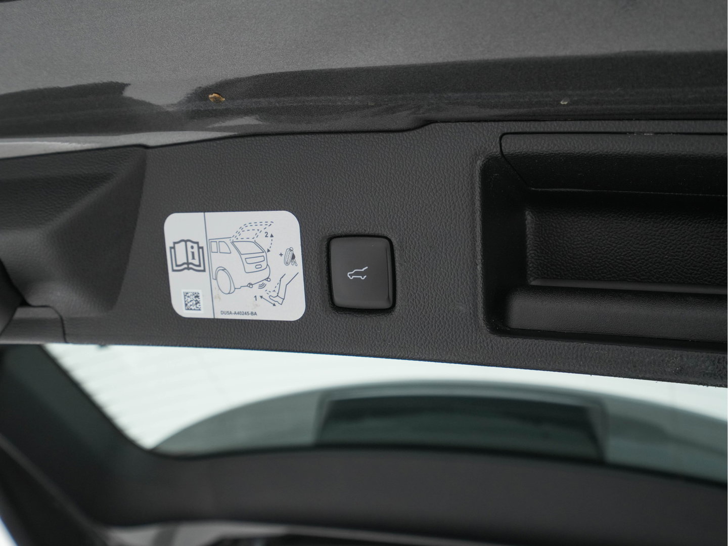 Ford Kuga 2.5 PHEV Vignale (Plug-In) (INCL-BTW) Aut. *HEAD-UP | LEATHER | DIGI-COCKPIT | FULL-LED | KEYLESS | DAB | CARPLAY | NAVI-FULLMAP | MEMORY-PACK | HEATED-COMFORTSEATS | PRIVACYGLASS | TOWBAR | 18''ALU*