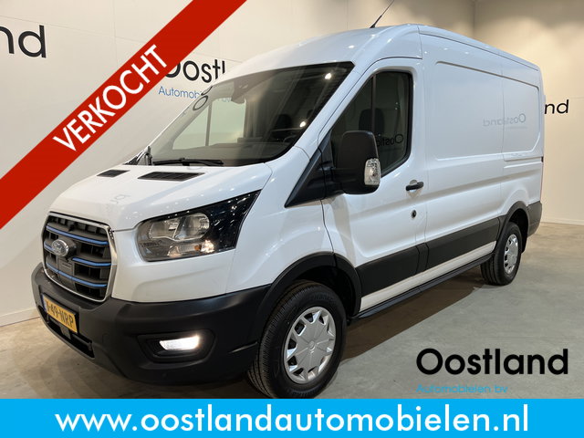 Ford E-Transit - 390 (3500 kg) L2H2 Trend 68 kWh 184 PK / 100% Elektrisch !! / Airco / Cruise Control / CarPlay / Camera / Navigatie / 3-Zits / 12.200 KM !!
