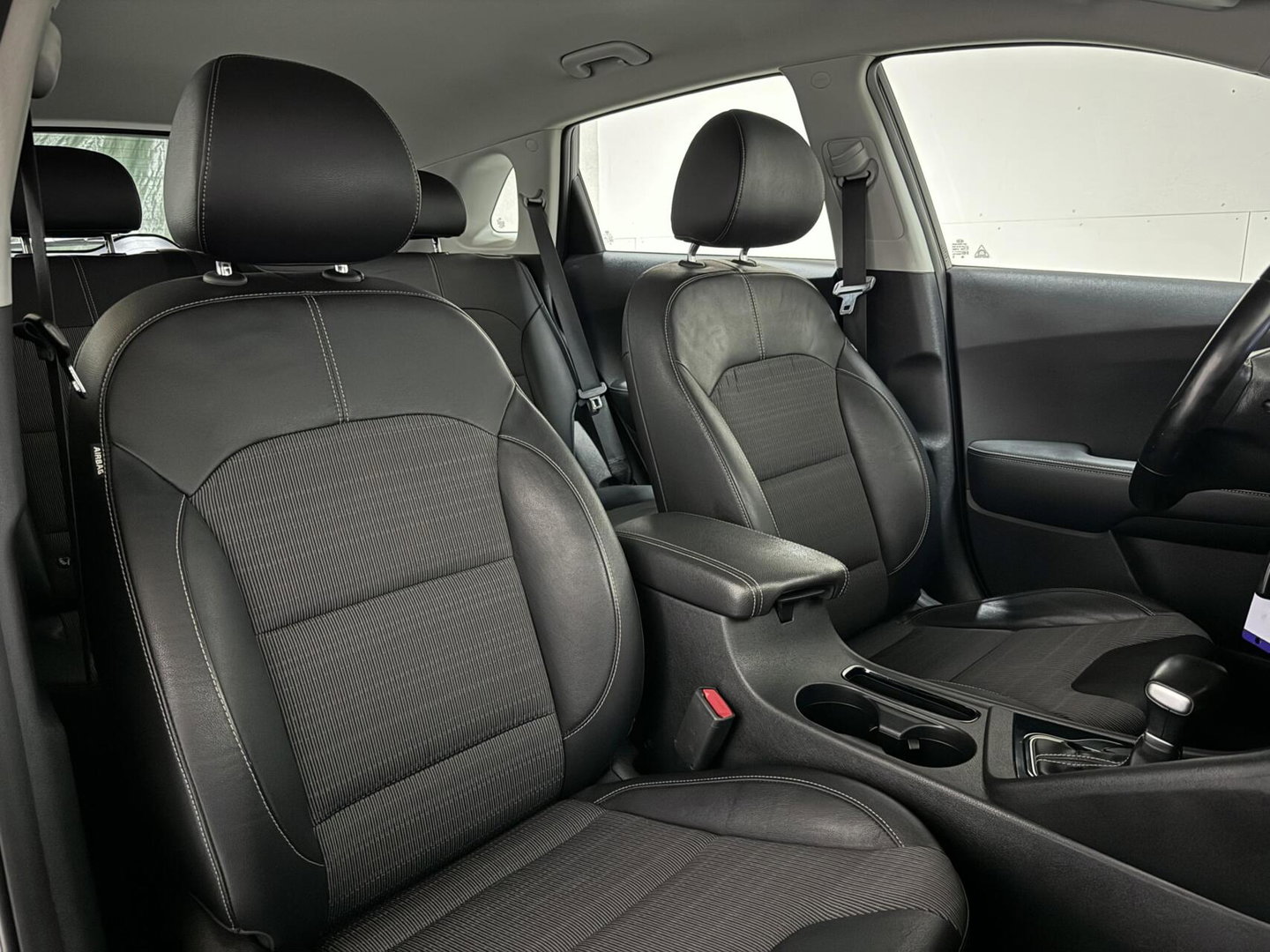 Kia Niro 1.6 GDi Hybrid DynamicLine Carplay Camera PDC NAP