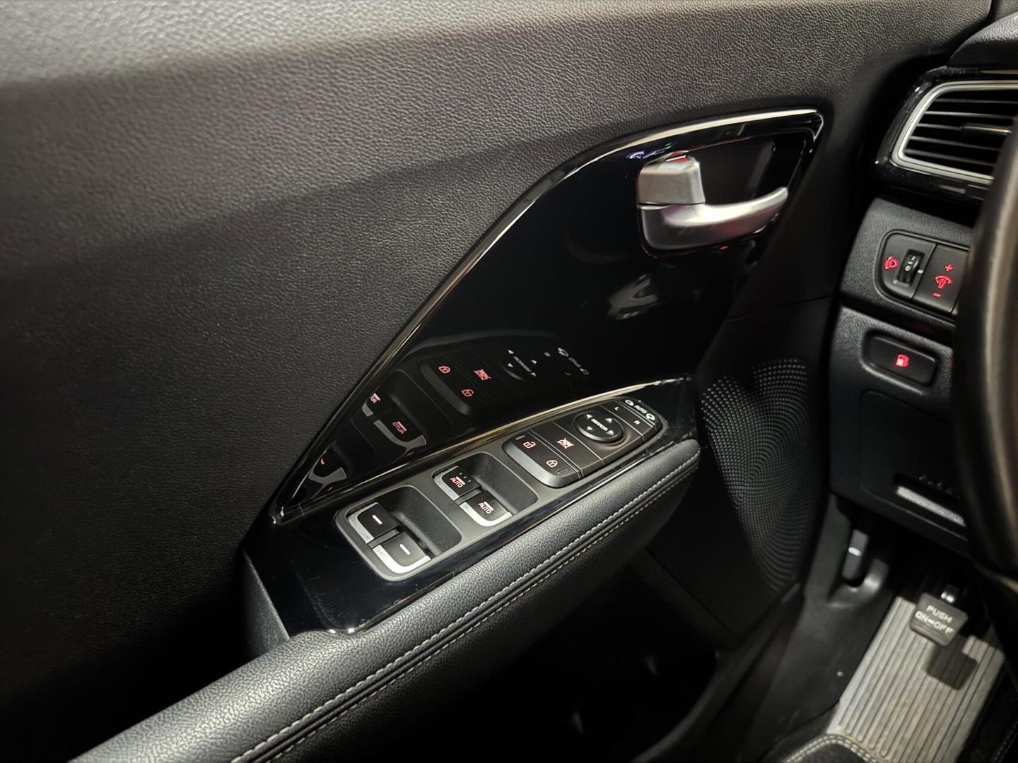 Kia Niro 1.6 GDi Hybrid DynamicLine Carplay Camera PDC NAP