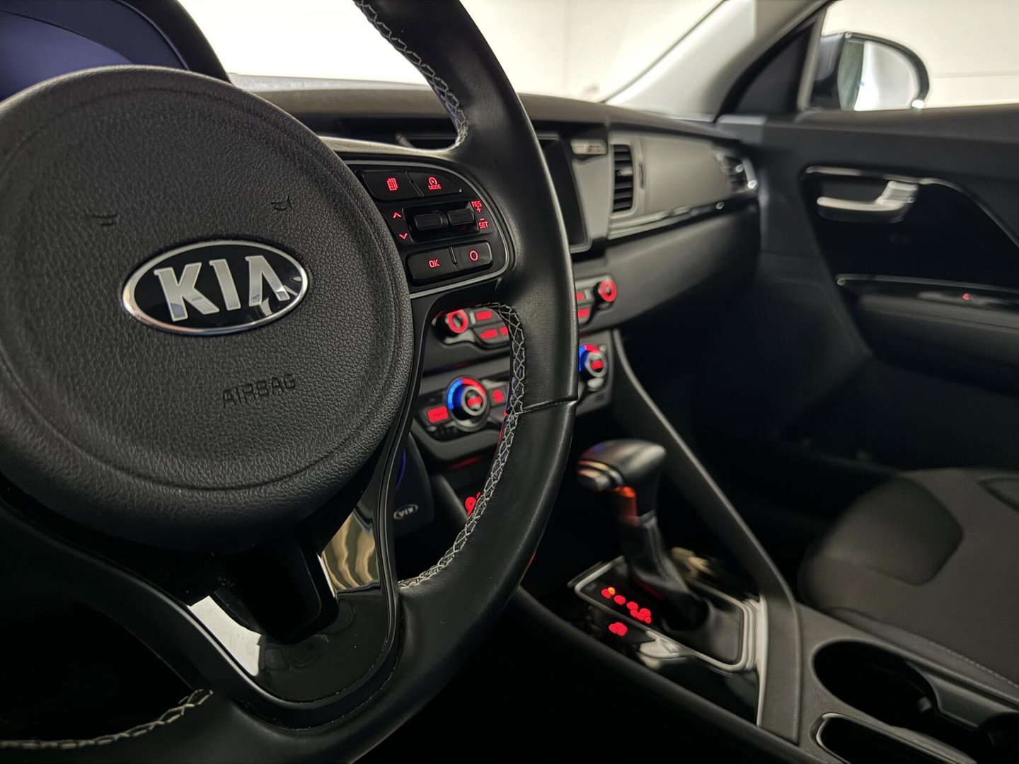 Kia Niro 1.6 GDi Hybrid DynamicLine Carplay Camera PDC NAP