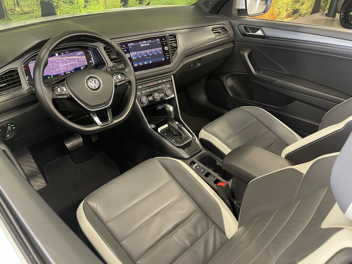 Volkswagen T-Roc Cabrio 1.5 TSI R-Line | Cruise Control | Stoelverwarming | Stuurwielverwarming | Apple carplay | Android Auto | Lichtmetaal |