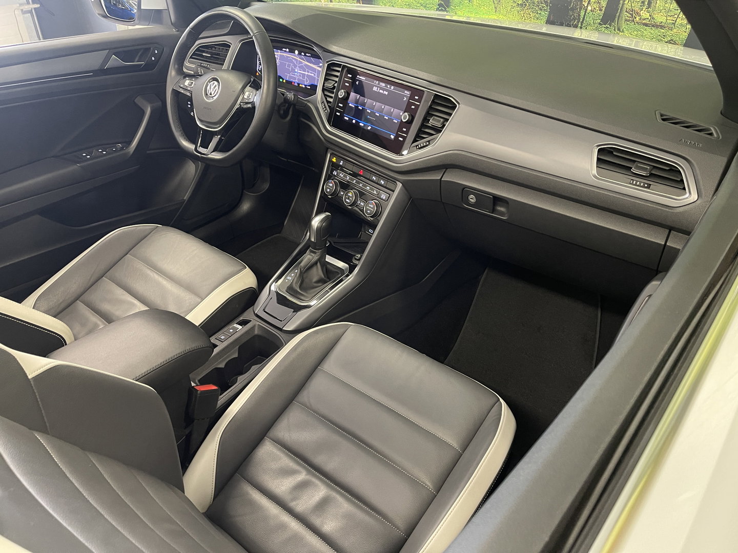 Volkswagen T-Roc Cabrio 1.5 TSI R-Line | Cruise Control | Stoelverwarming | Stuurwielverwarming | Apple carplay | Android Auto | Lichtmetaal |