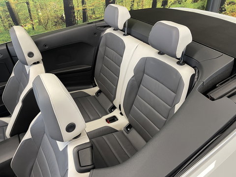 Volkswagen T-Roc Cabrio 1.5 TSI R-Line | Cruise Control | Stoelverwarming | Stuurwielverwarming | Apple carplay | Android Auto | Lichtmetaal |