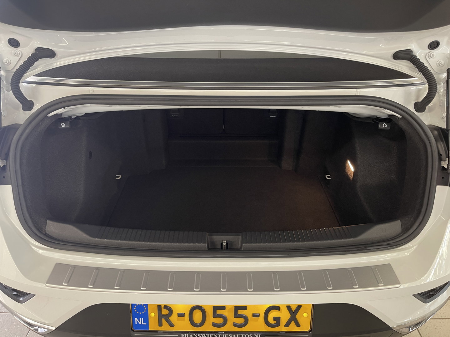 Volkswagen T-Roc Cabrio 1.5 TSI R-Line | Cruise Control | Stoelverwarming | Stuurwielverwarming | Apple carplay | Android Auto | Lichtmetaal |