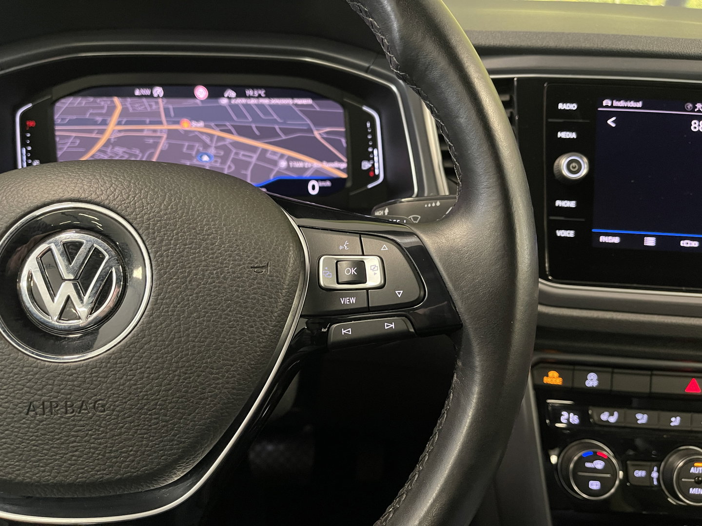 Volkswagen T-Roc Cabrio 1.5 TSI R-Line | Cruise Control | Stoelverwarming | Stuurwielverwarming | Apple carplay | Android Auto | Lichtmetaal |