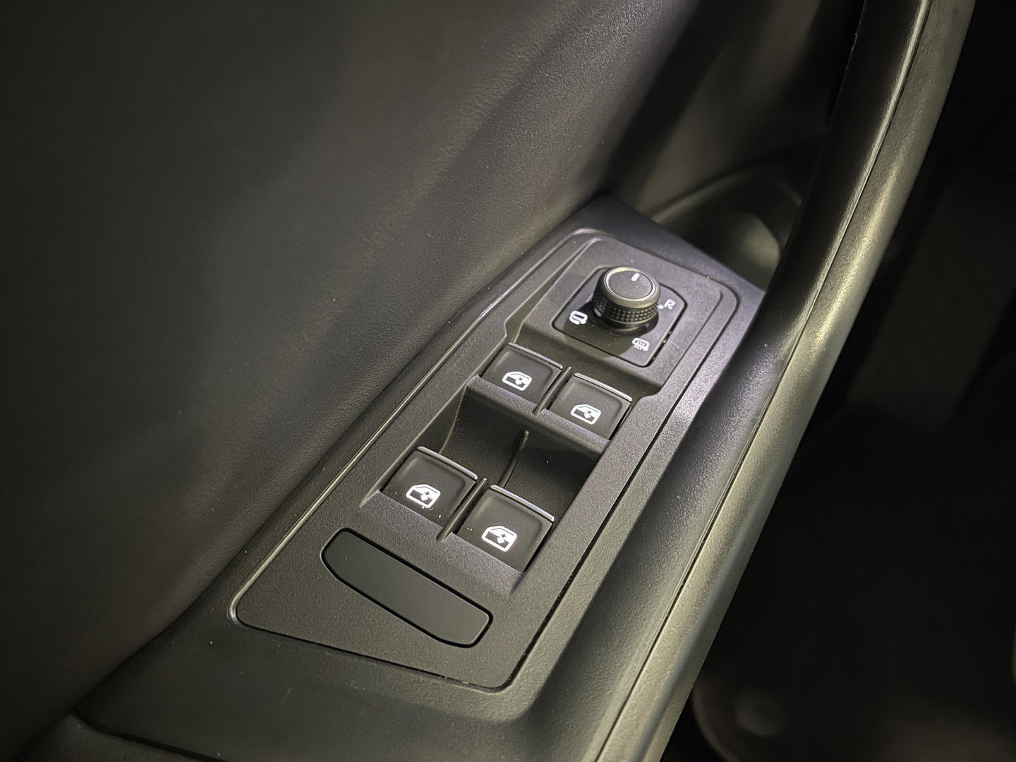 Volkswagen T-Roc Cabrio 1.5 TSI R-Line | Cruise Control | Stoelverwarming | Stuurwielverwarming | Apple carplay | Android Auto | Lichtmetaal |