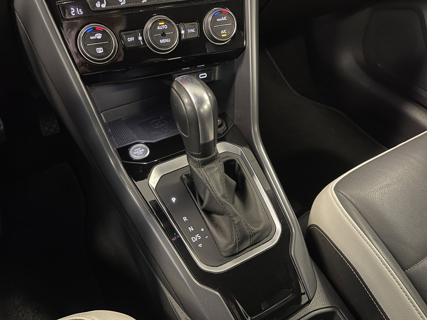 Volkswagen T-Roc Cabrio 1.5 TSI R-Line | Cruise Control | Stoelverwarming | Stuurwielverwarming | Apple carplay | Android Auto | Lichtmetaal |