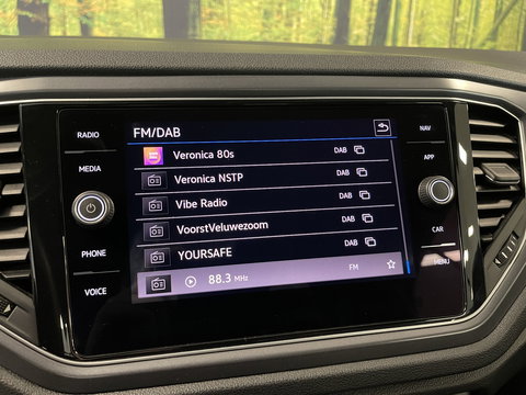 Volkswagen T-Roc Cabrio 1.5 TSI R-Line | Cruise Control | Stoelverwarming | Stuurwielverwarming | Apple carplay | Android Auto | Lichtmetaal |