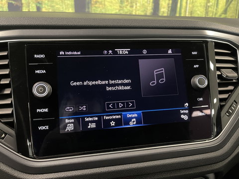 Volkswagen T-Roc Cabrio 1.5 TSI R-Line | Cruise Control | Stoelverwarming | Stuurwielverwarming | Apple carplay | Android Auto | Lichtmetaal |