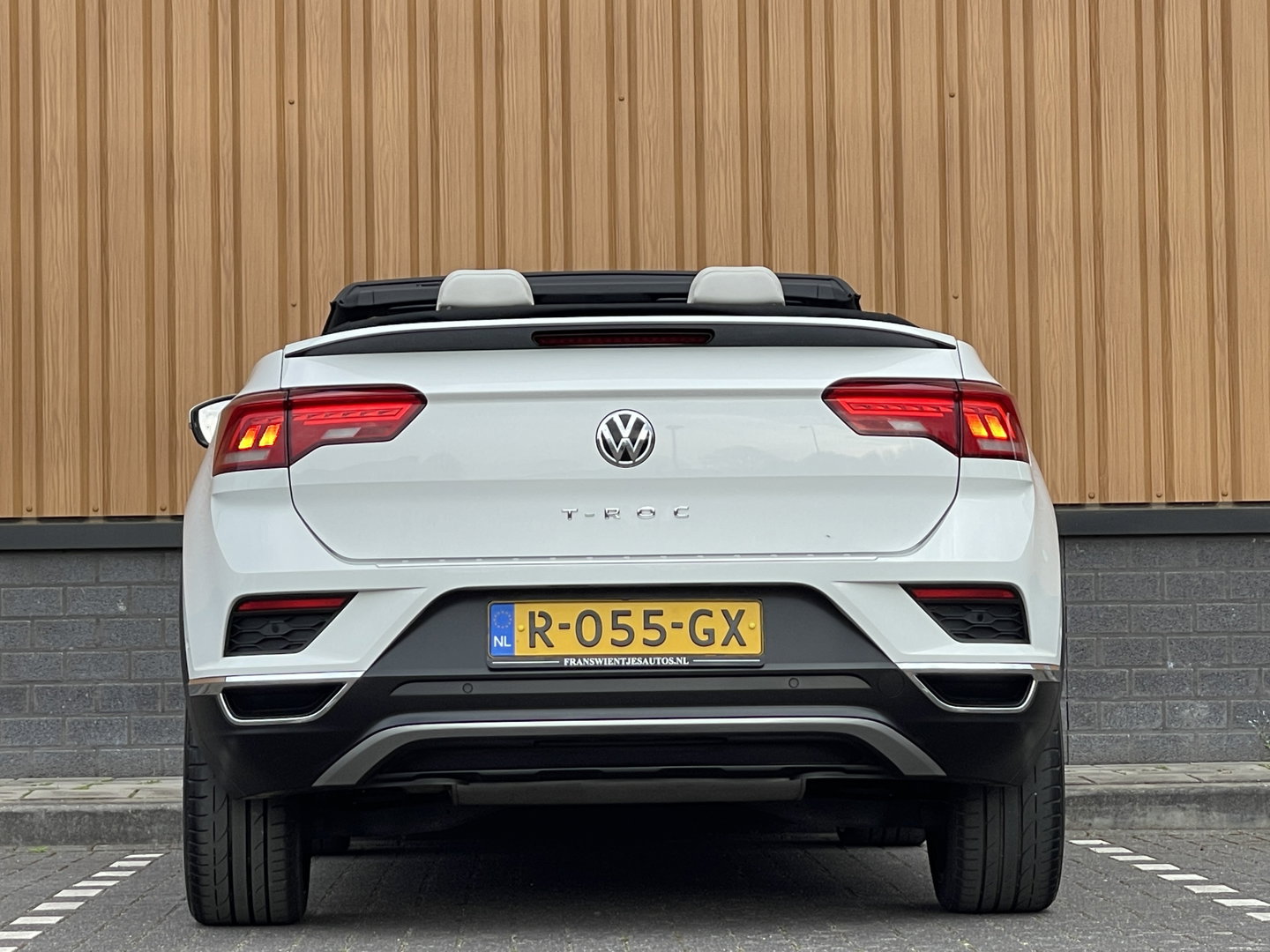 Volkswagen T-Roc Cabrio 1.5 TSI R-Line | Cruise Control | Stoelverwarming | Stuurwielverwarming | Apple carplay | Android Auto | Lichtmetaal |