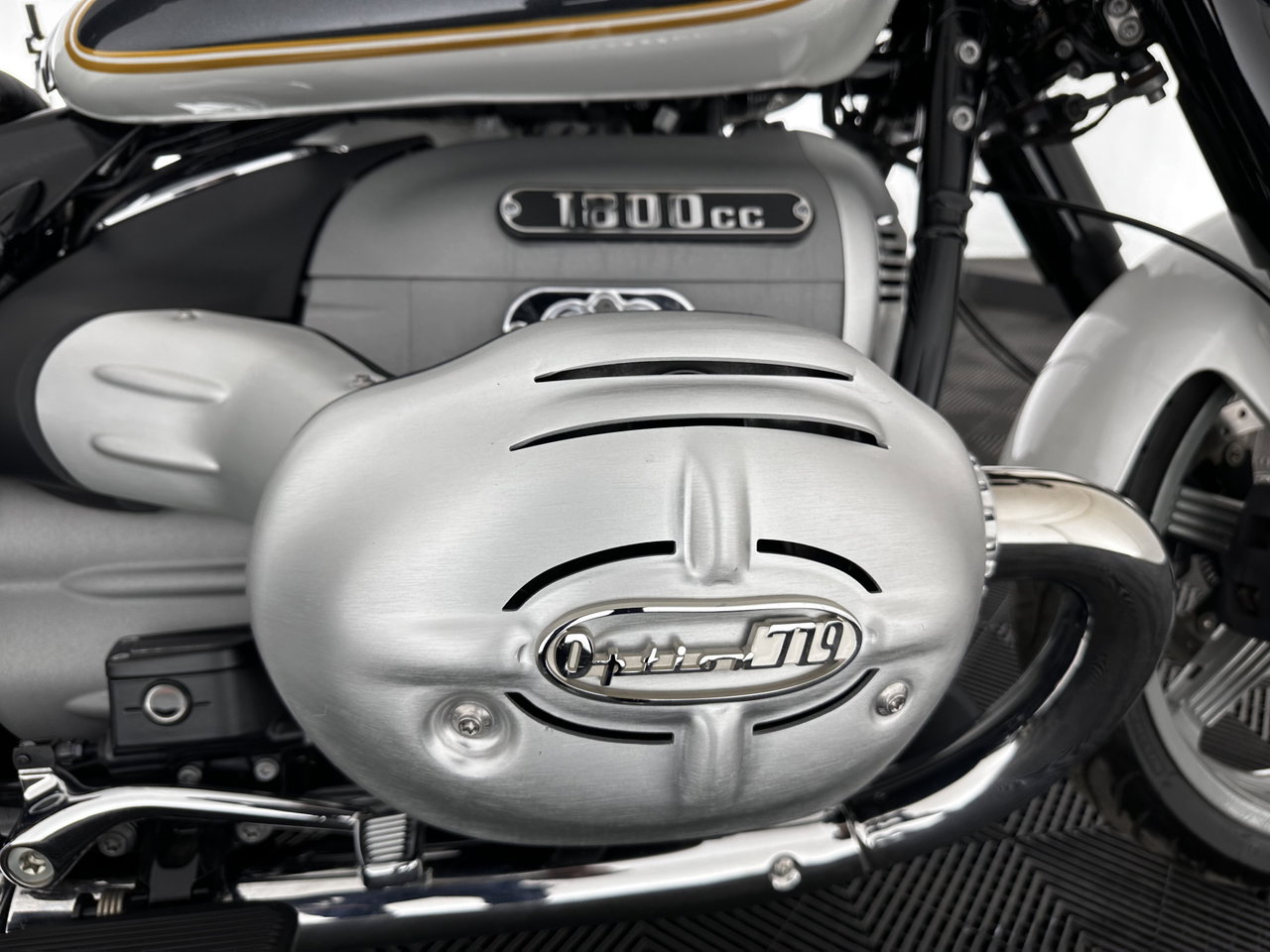BMW R 18