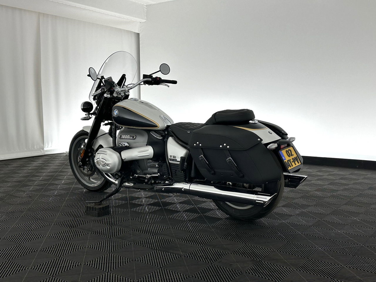 BMW R 18