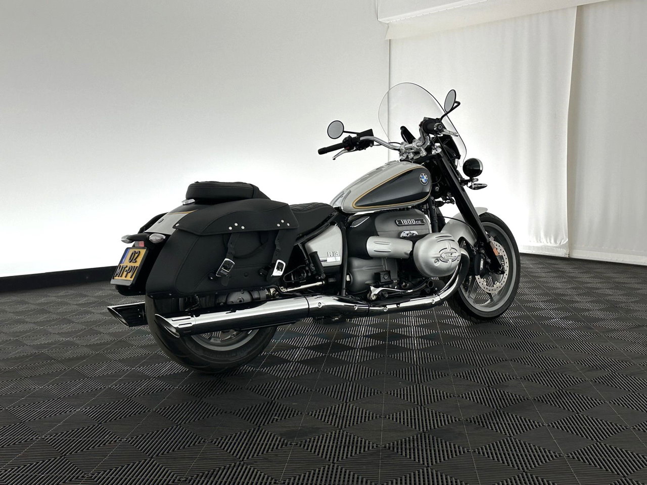 BMW R 18
