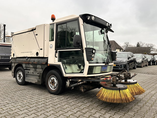 Schmidt SWINGO 200 - Compact Sweeper