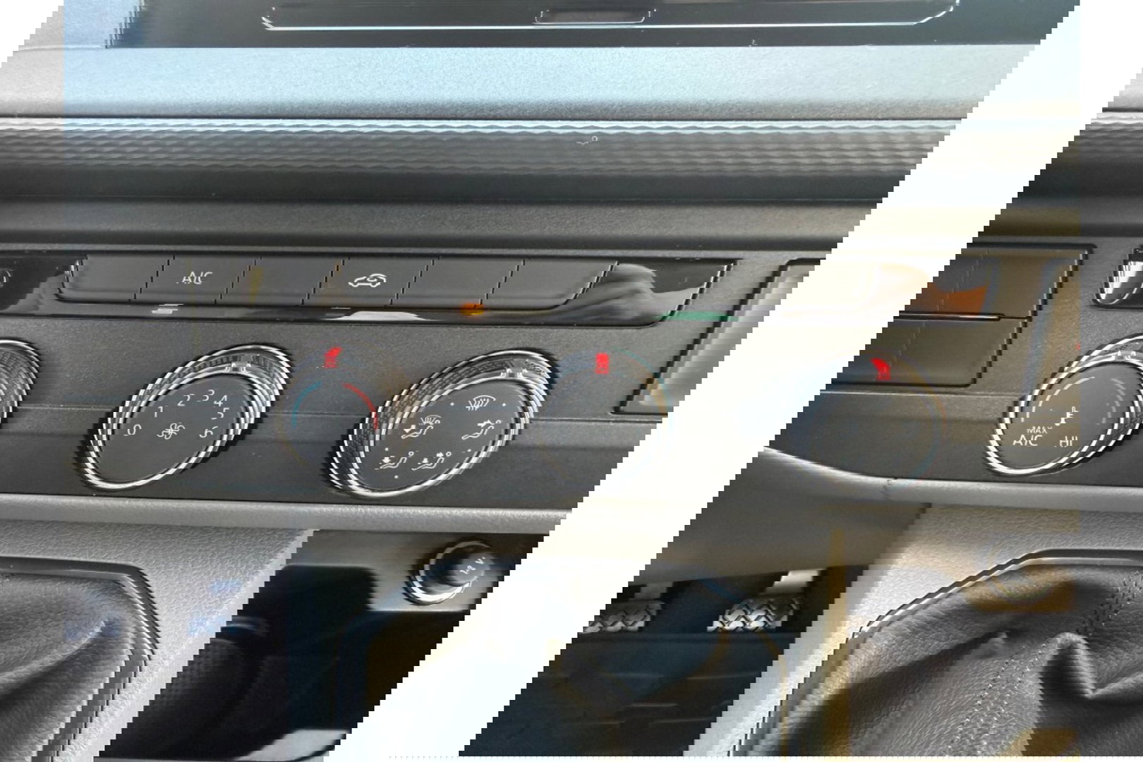 Volkswagen Transporter 2.0 TDI L1H1 BMT COMORT AIRCO 3 ZITPL CARPLAY PDC