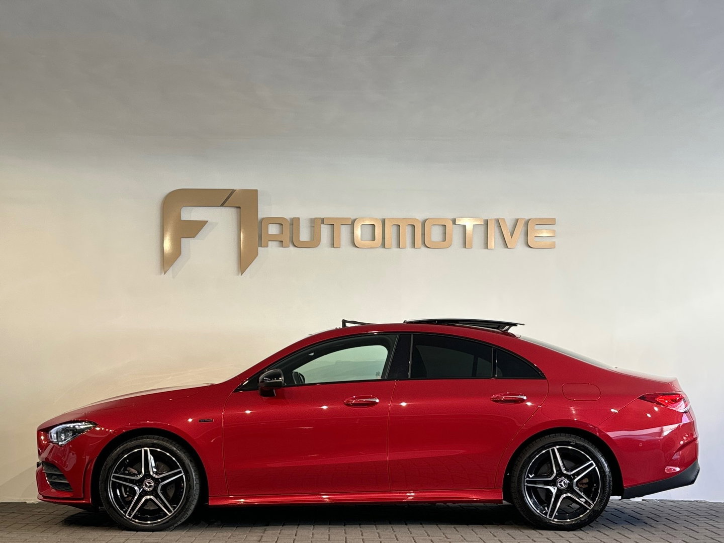 Mercedes-Benz CLA-Klasse 250 e AMG Pano|Memory|Sfeer|NL Auto