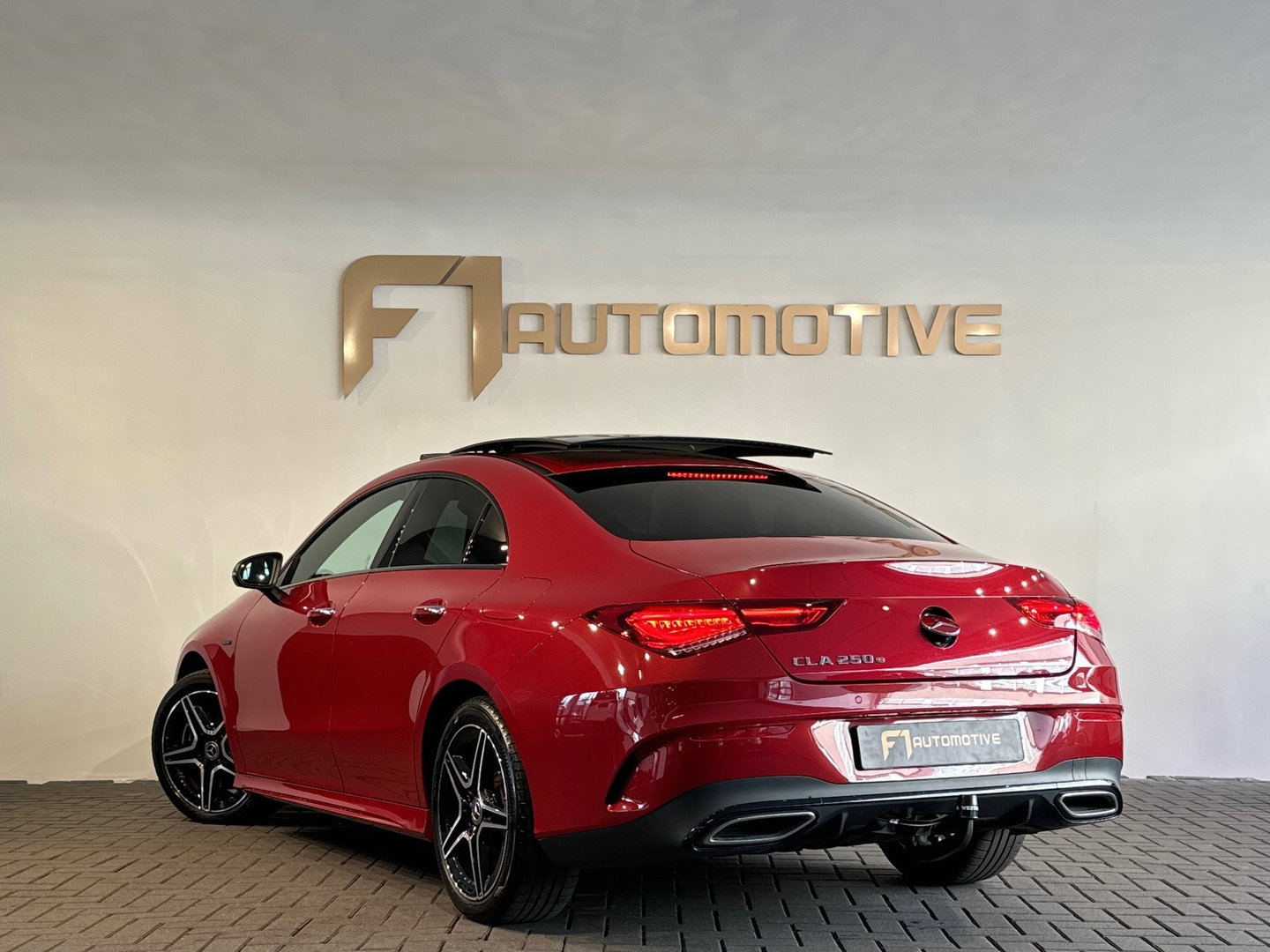 Mercedes-Benz CLA-Klasse 250 e AMG Pano|Memory|Sfeer|NL Auto