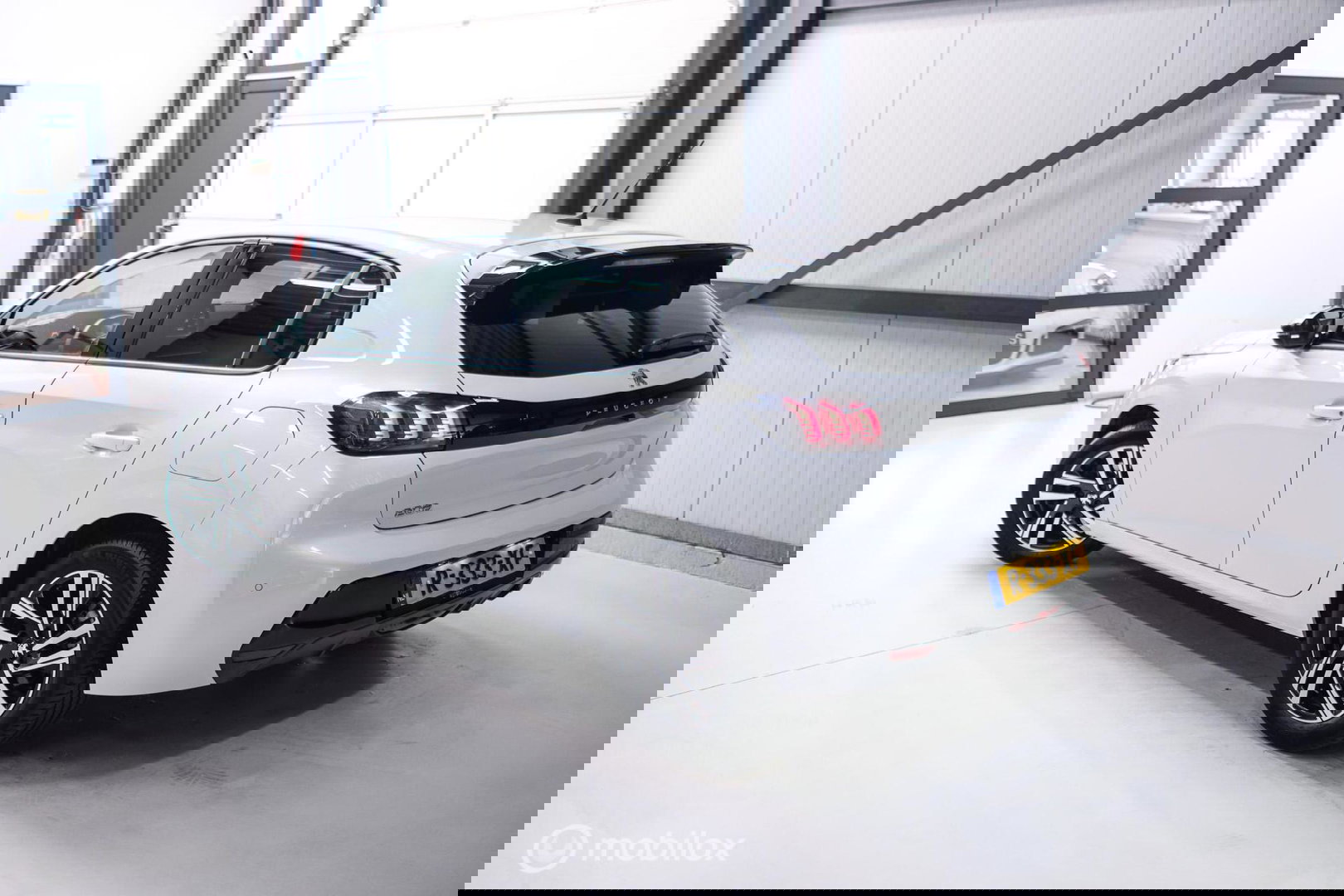 Peugeot 208 1.2 PureTech Allure Automaat | Camera | DAB | NAP NL auto | Rijklaar incl beurt |