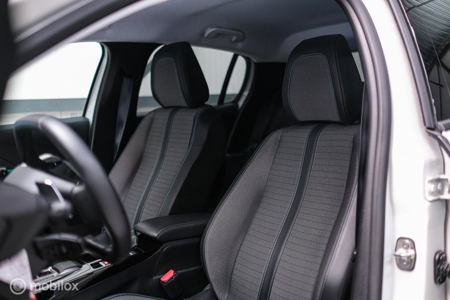 Peugeot 208 1.2 PureTech Allure Automaat | Camera | DAB | NAP NL auto | Rijklaar incl beurt |