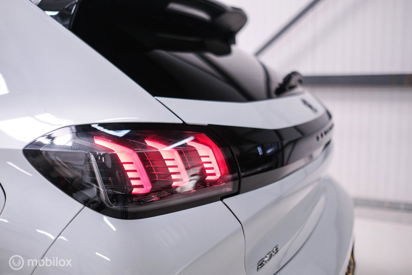 Peugeot 208 1.2 PureTech Allure Automaat | Camera | DAB | NAP NL auto | Rijklaar incl beurt |