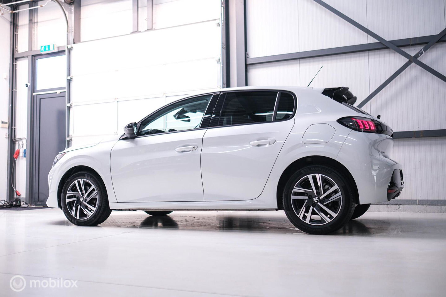 Peugeot 208 1.2 PureTech Allure Automaat | Camera | DAB | NAP NL auto | Rijklaar incl beurt |