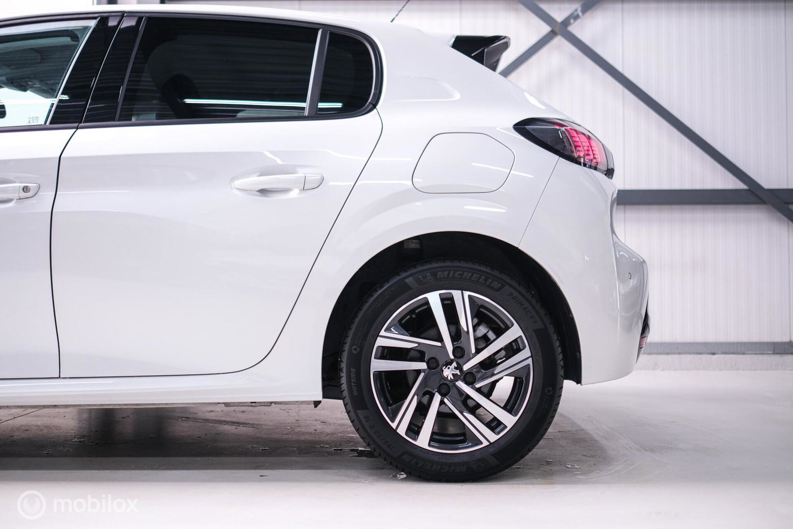 Peugeot 208 1.2 PureTech Allure Automaat | Camera | DAB | NAP NL auto | Rijklaar incl beurt |