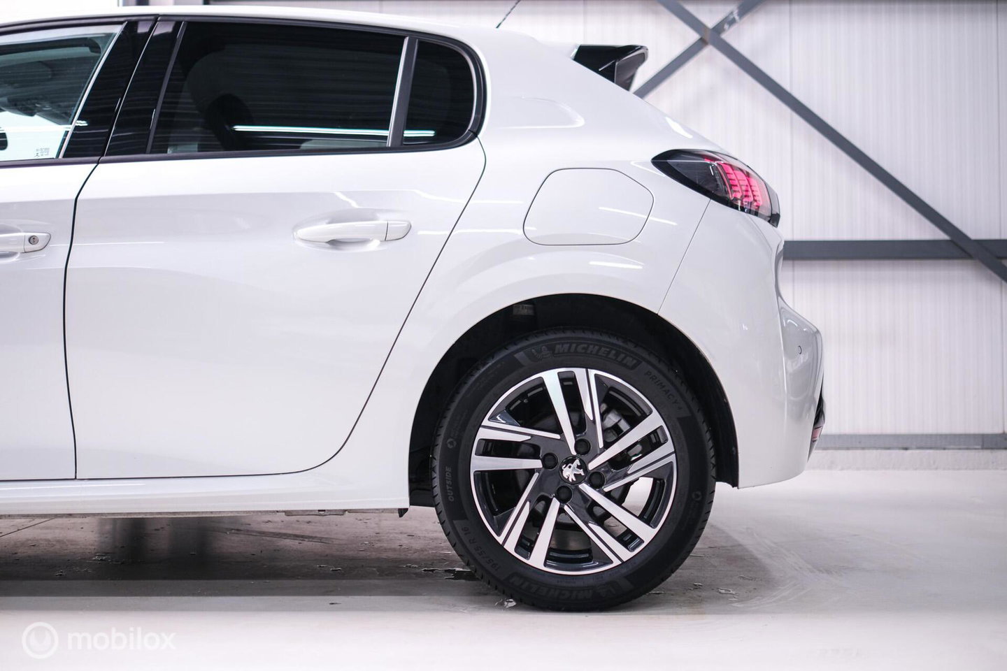 Peugeot 208 1.2 PureTech Allure Automaat | Camera | DAB | NAP NL auto | Rijklaar incl beurt |