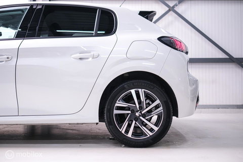 Peugeot 208 1.2 PureTech Allure Automaat | Camera | DAB | NAP NL auto | Rijklaar incl beurt |
