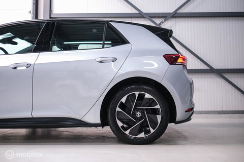 Volkswagen ID.3 Pro 58 kWh | SOH 93% | Stoel + stuur verwarming | NAP NL auto | PDC | DAB | rijklaarprijs |