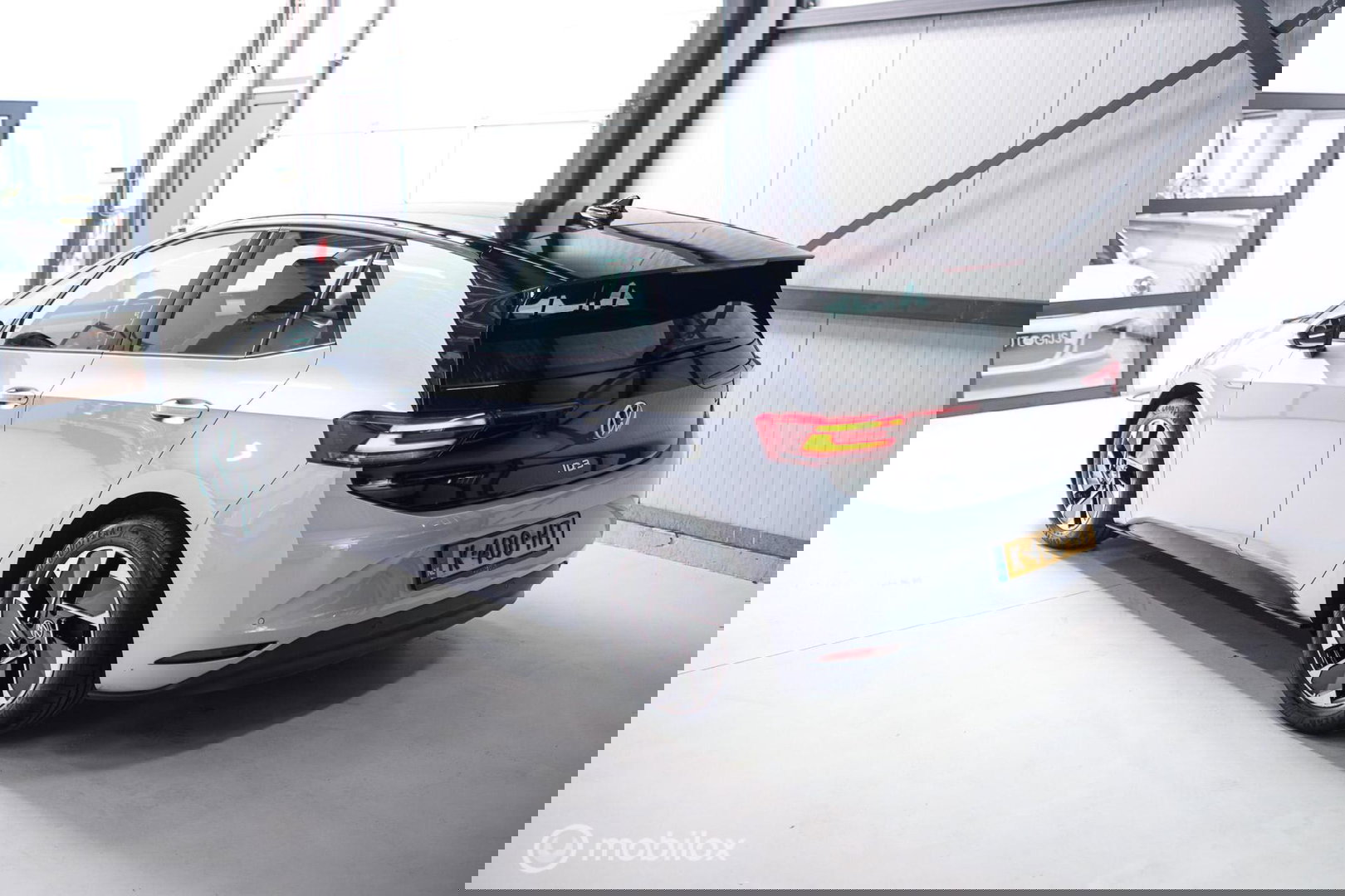 Volkswagen ID.3 Pro 58 kWh | SOH 93% | Stoel + stuur verwarming | NAP NL auto | PDC | DAB | rijklaarprijs |