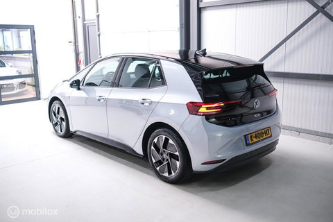 Volkswagen ID.3 Pro 58 kWh | SOH 93% | Stoel + stuur verwarming | NAP NL auto | PDC | DAB | rijklaarprijs |