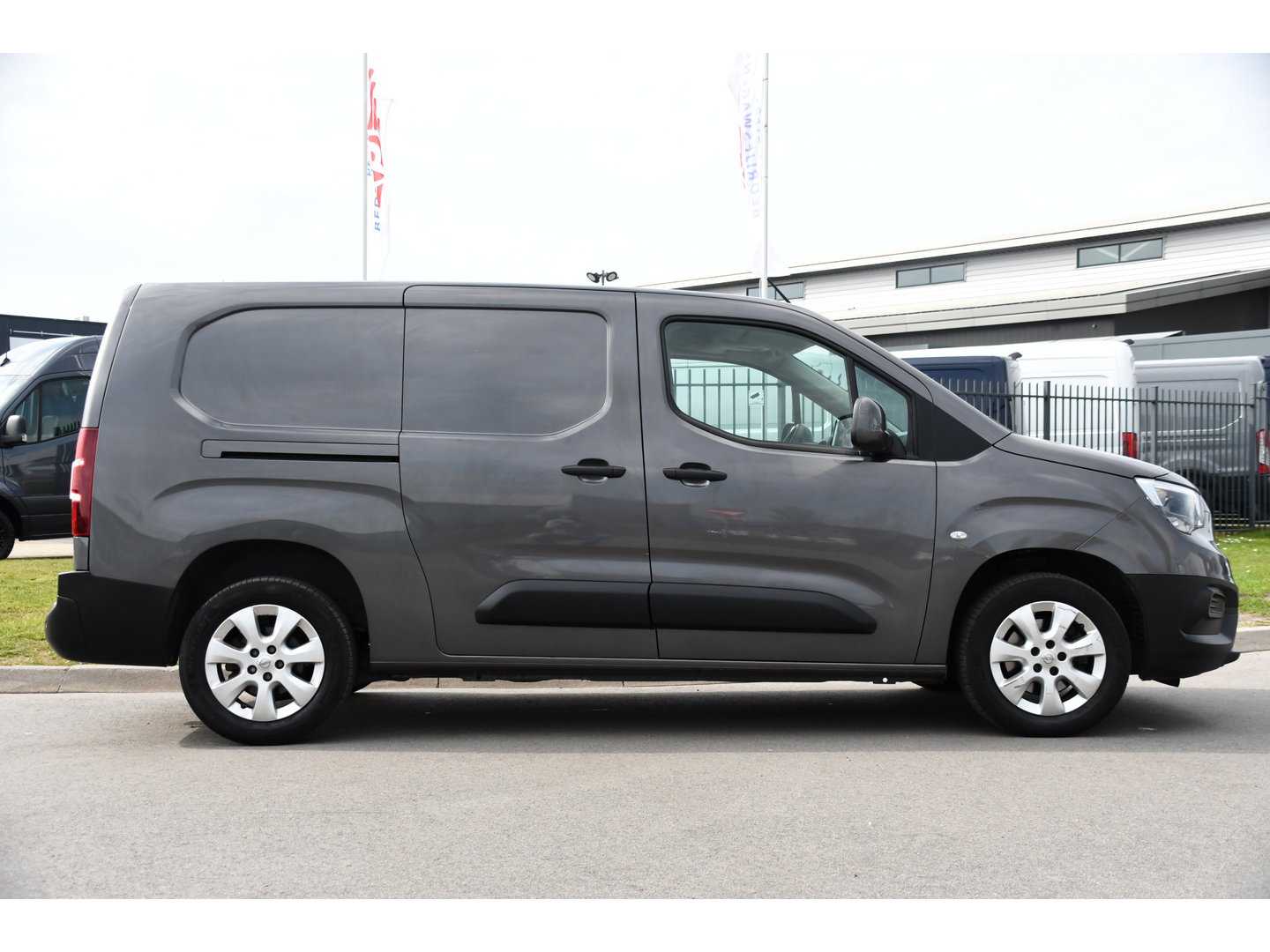 Opel Combo 1.5D L2H1 Edition Cruise, Carplay, Sensoren, 102pk, Multimedia, Airco, Trekhaak, LM Velg, Uniek!