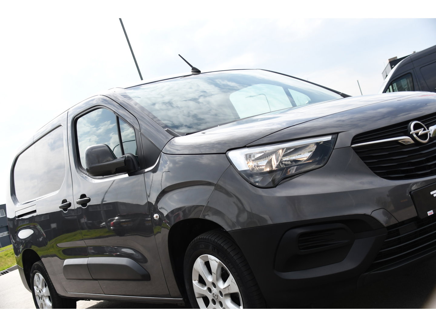 Opel Combo 1.5D L2H1 Edition Cruise, Carplay, Sensoren, 102pk, Multimedia, Airco, Trekhaak, LM Velg, Uniek!