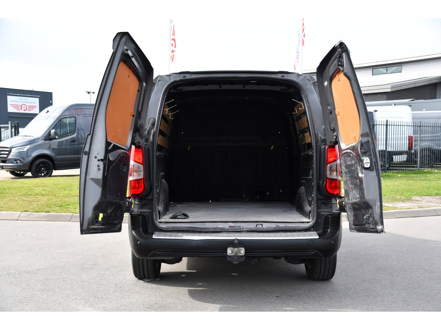 Opel Combo 1.5D L2H1 Edition Cruise, Carplay, Sensoren, 102pk, Multimedia, Airco, Trekhaak, LM Velg, Uniek!