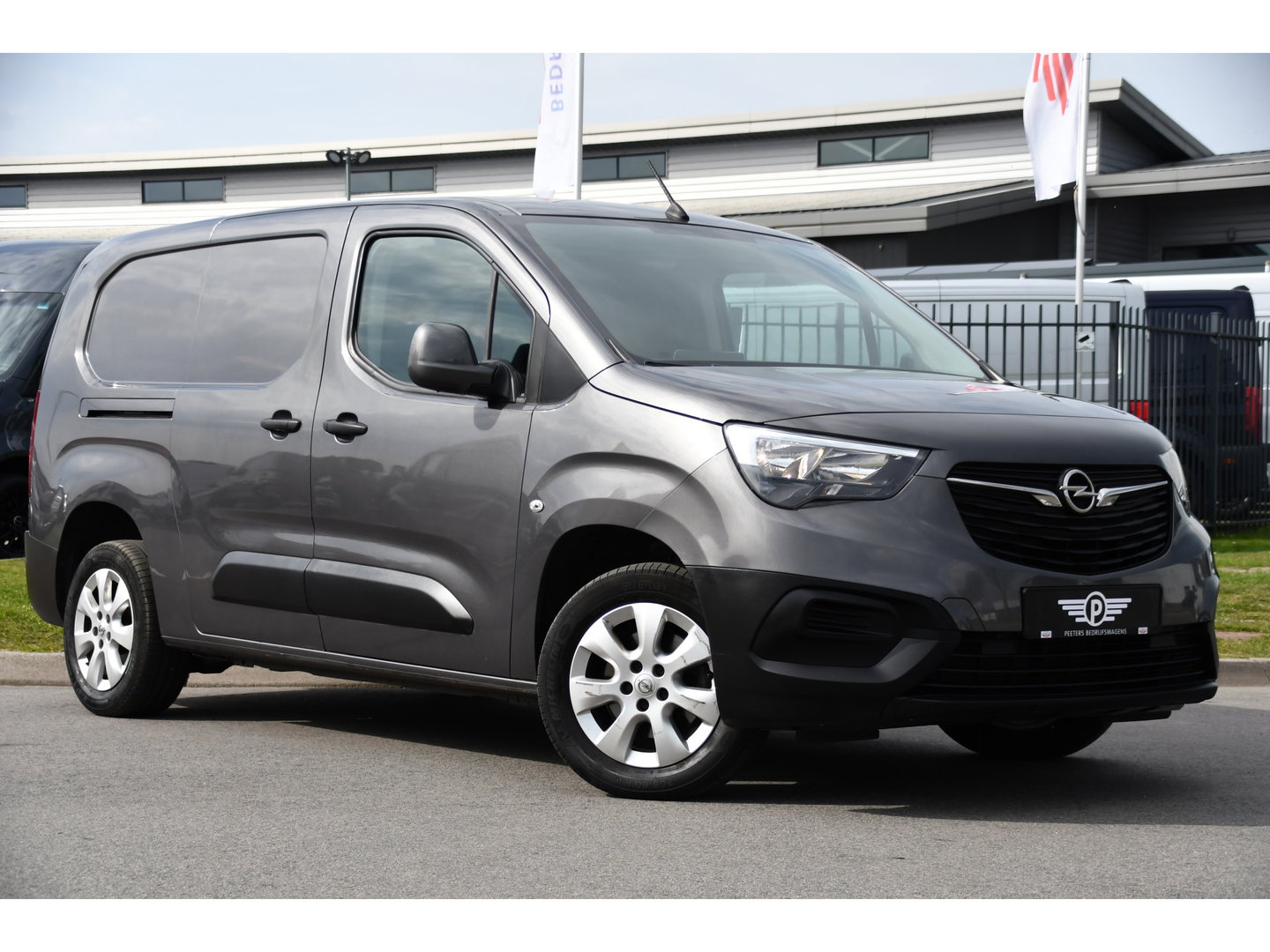 Opel Combo 1.5D L2H1 Edition Cruise, Carplay, Sensoren, 102pk, Multimedia, Airco, Trekhaak, LM Velg, Uniek!
