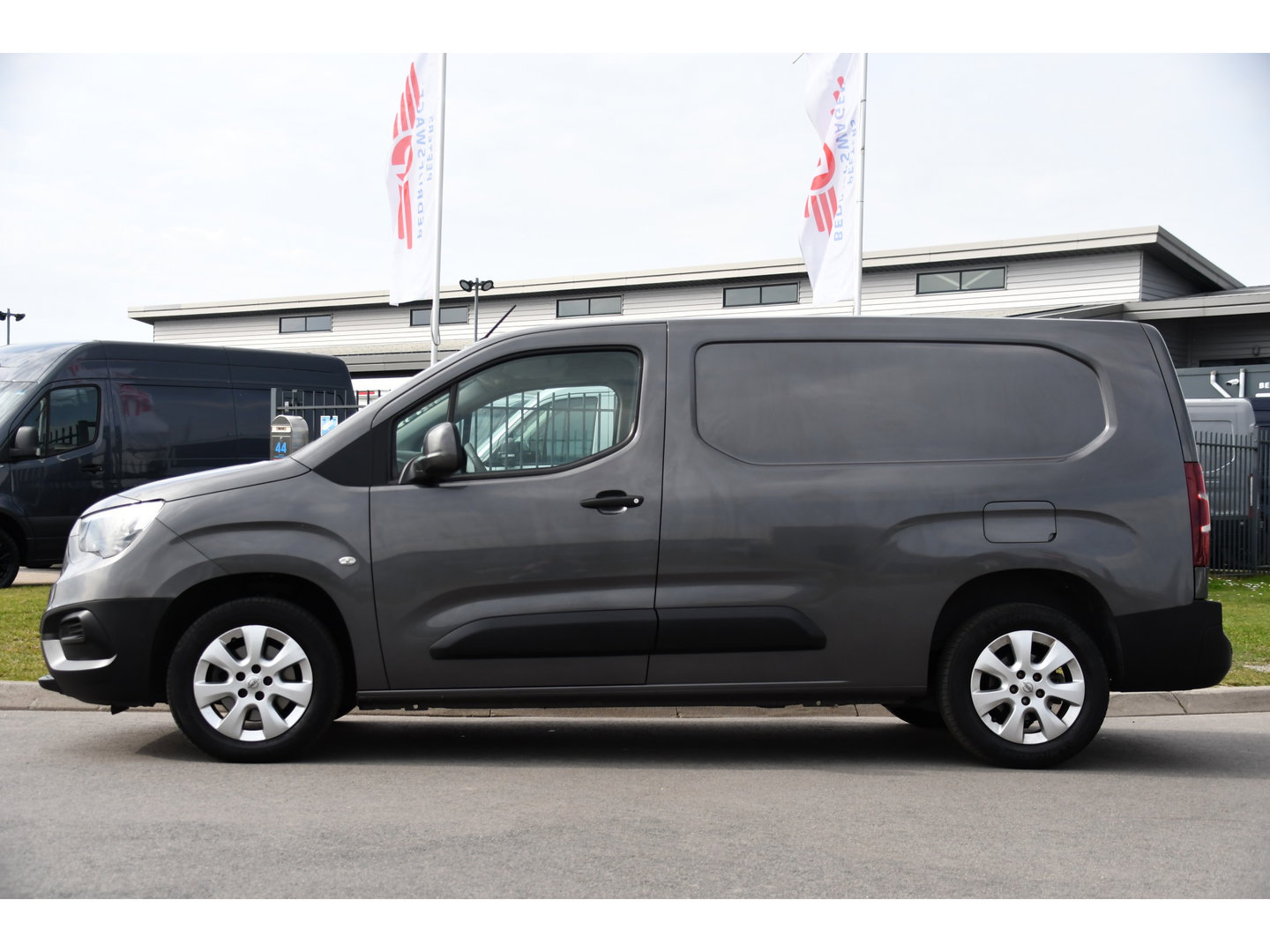 Opel Combo 1.5D L2H1 Edition Cruise, Carplay, Sensoren, 102pk, Multimedia, Airco, Trekhaak, LM Velg, Uniek!