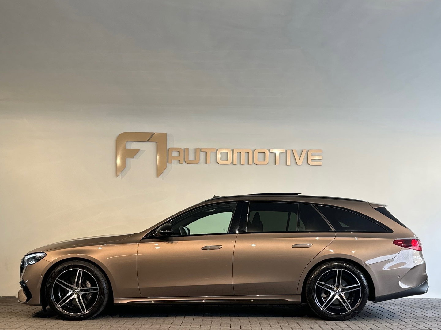 Mercedes-Benz E-Klasse 200 AMG Pano|Memory|3e Scherm|BTW|Trekhaak