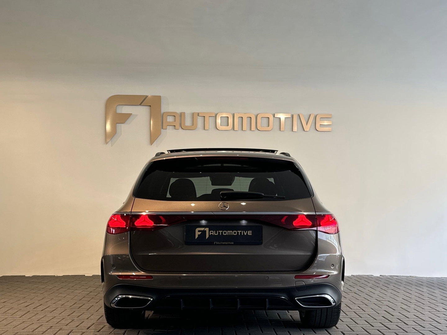 Mercedes-Benz E-Klasse 200 AMG Pano|Memory|3e Scherm|BTW|Trekhaak