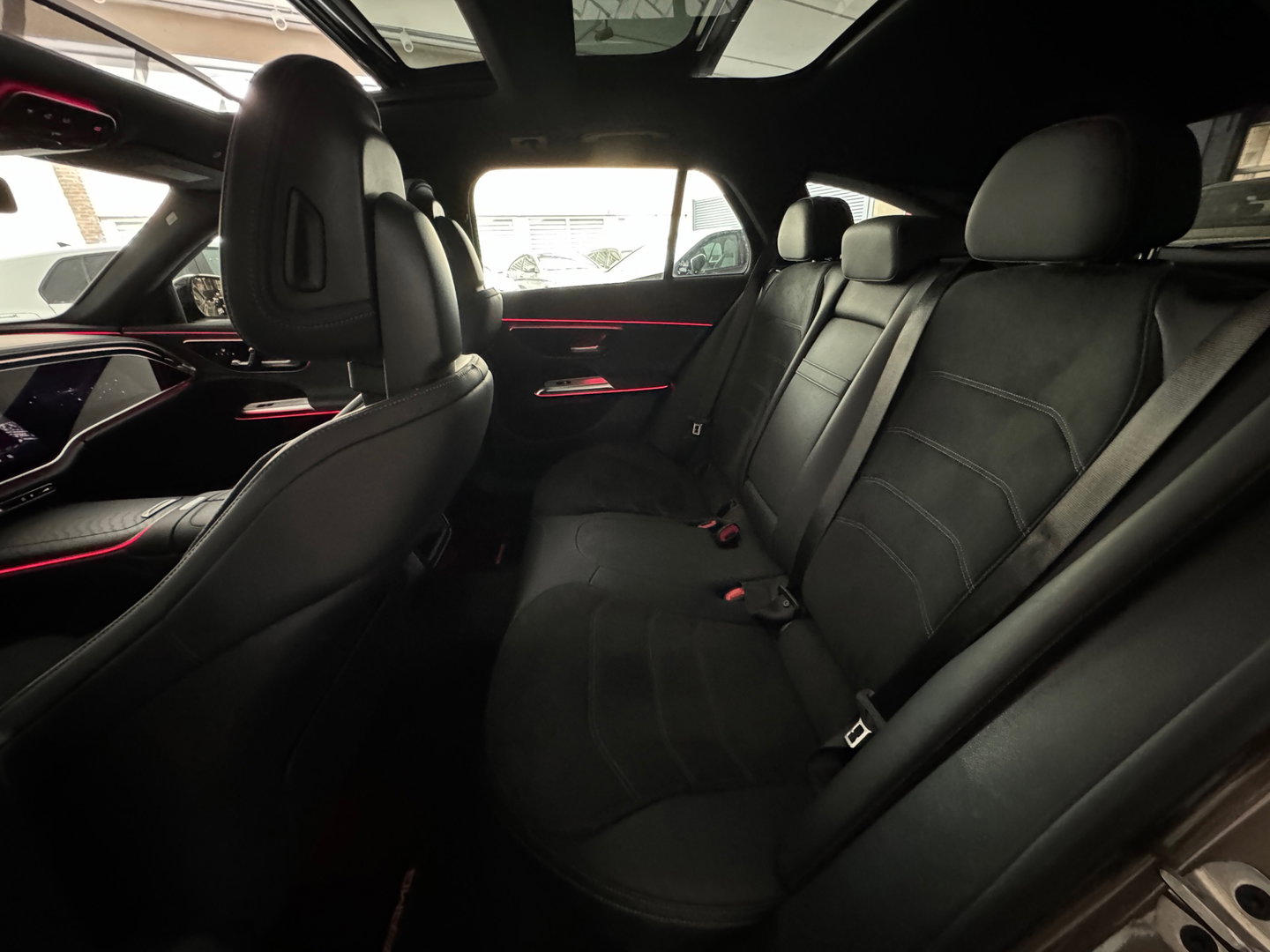 Mercedes-Benz E-Klasse 200 AMG Pano|Memory|3e Scherm|BTW|Trekhaak