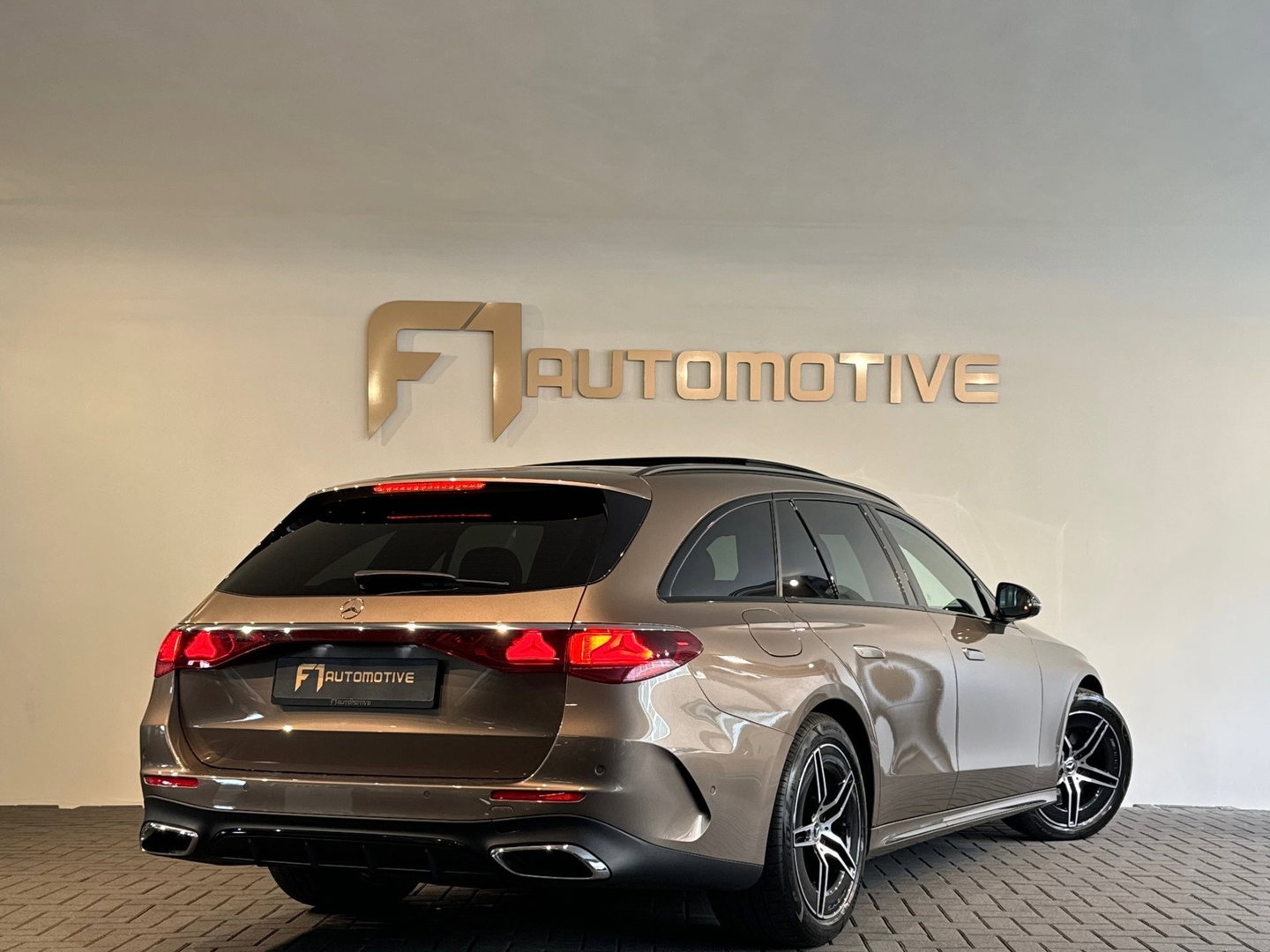 Mercedes-Benz E-Klasse 200 AMG Pano|Memory|3e Scherm|BTW|Trekhaak