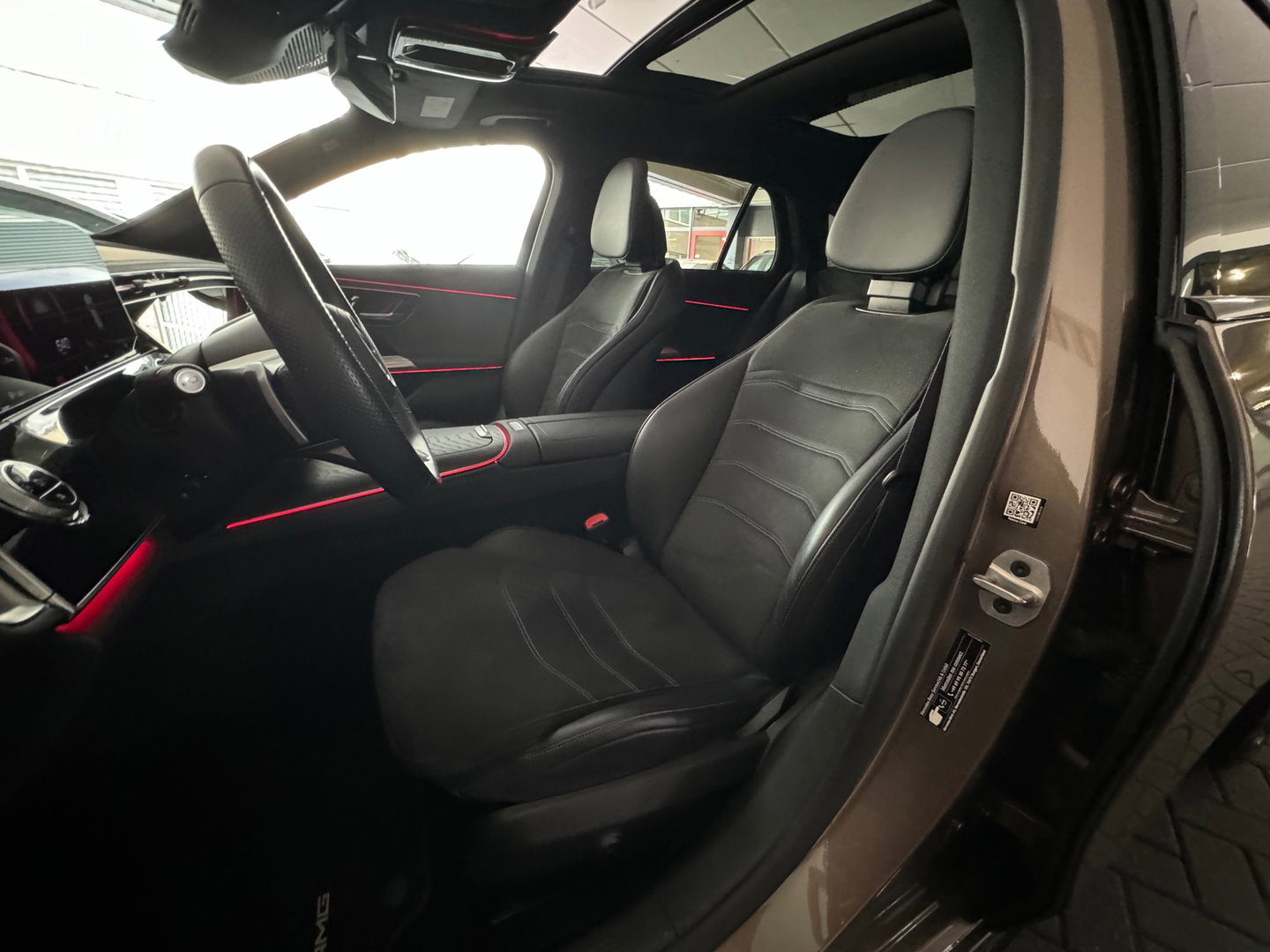 Mercedes-Benz E-Klasse 200 AMG Pano|Memory|3e Scherm|BTW|Trekhaak