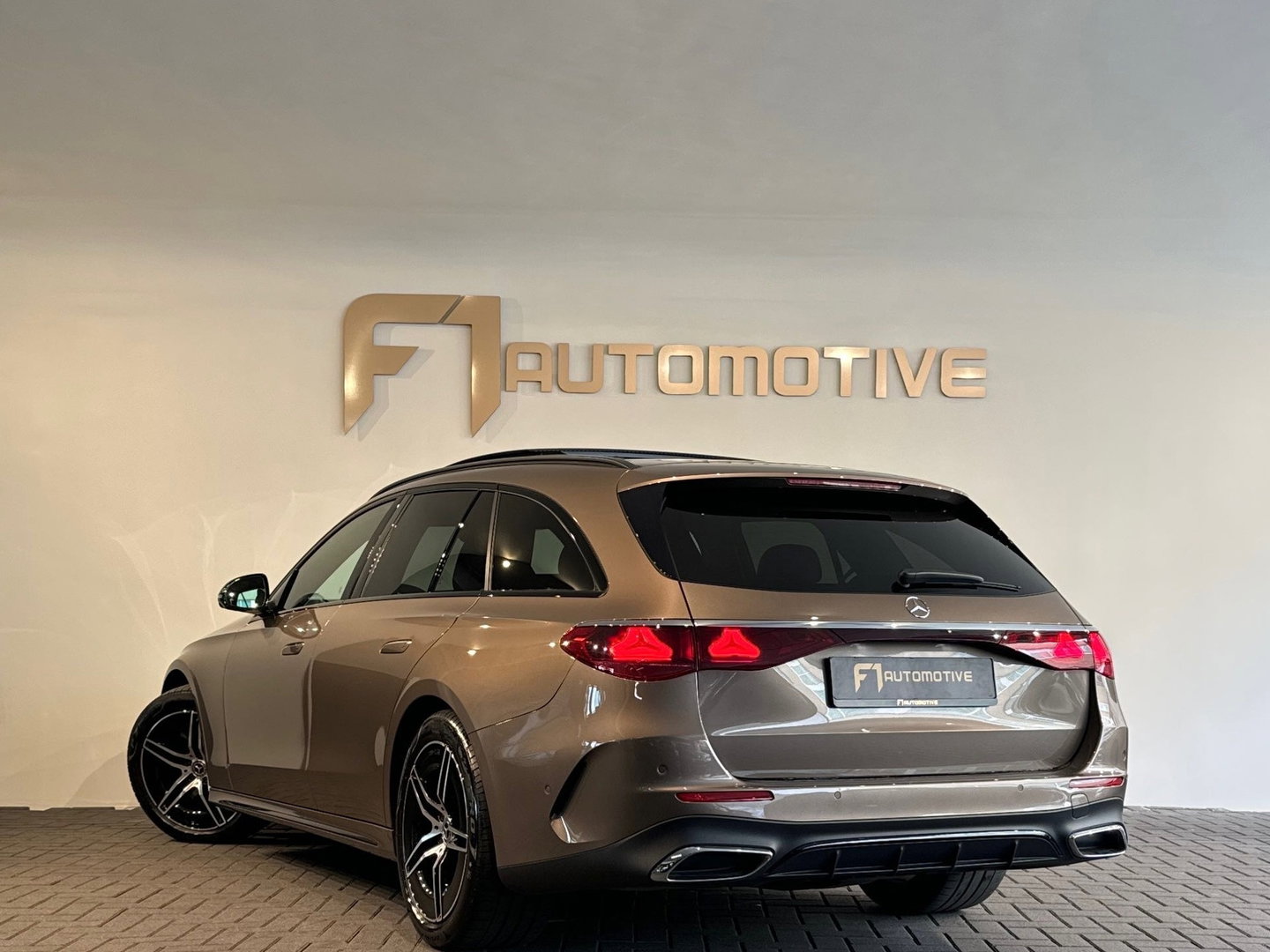 Mercedes-Benz E-Klasse 200 AMG Pano|Memory|3e Scherm|BTW|Trekhaak