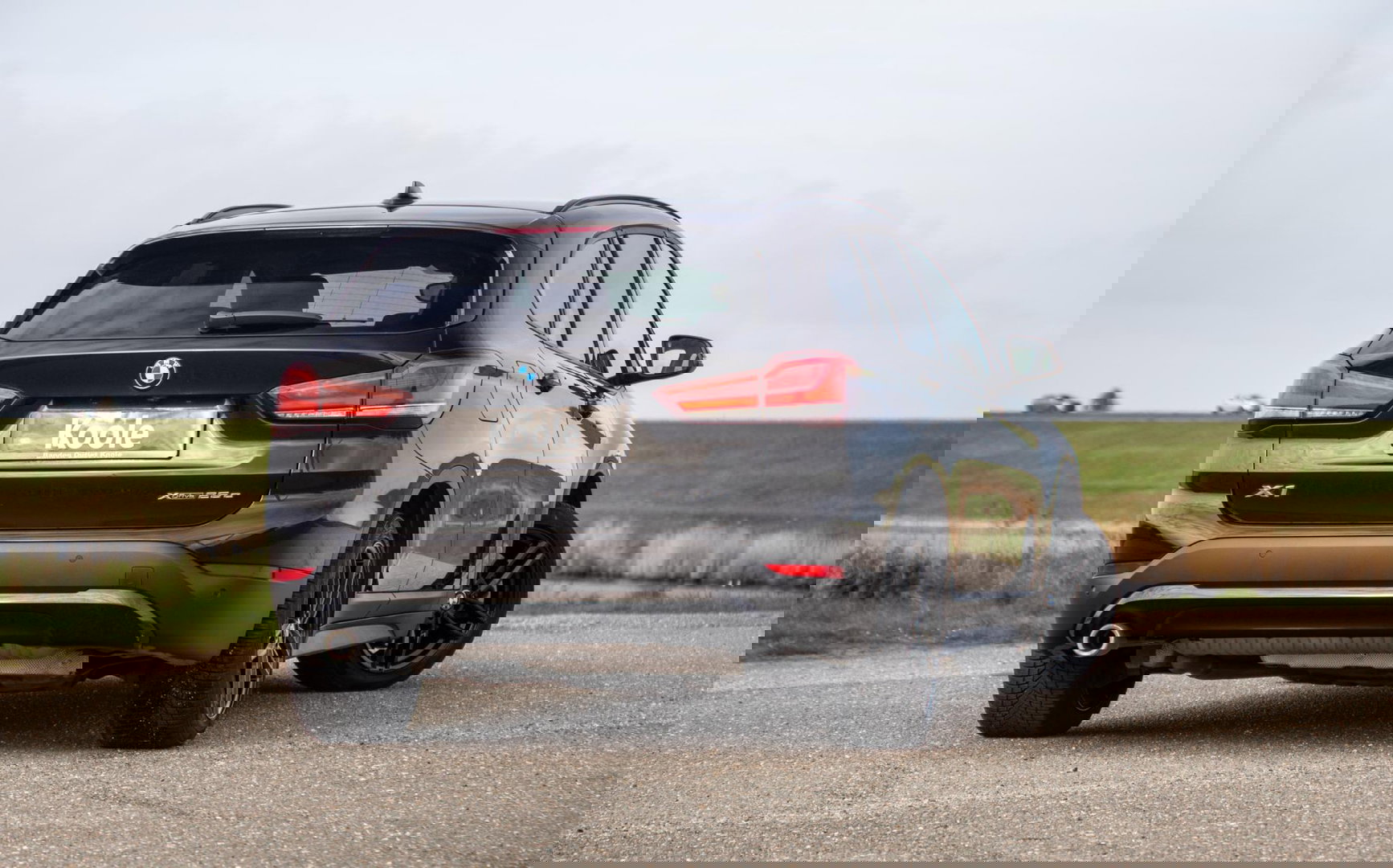 BMW X1 xDrive25e Executive BLACK LINE / CAMERA / CARPLAY / HEAD UP DISPLAY / LEDER / LED / CRUISE CONTROLE / STOELVERWARMING