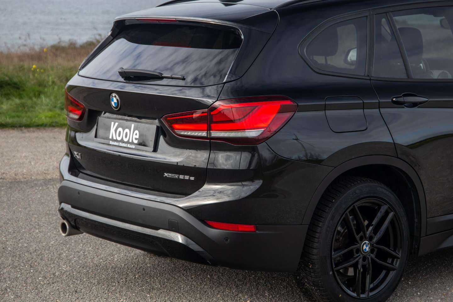 BMW X1 xDrive25e Executive BLACK LINE / CAMERA / CARPLAY / HEAD UP DISPLAY / LEDER / LED / CRUISE CONTROLE / STOELVERWARMING