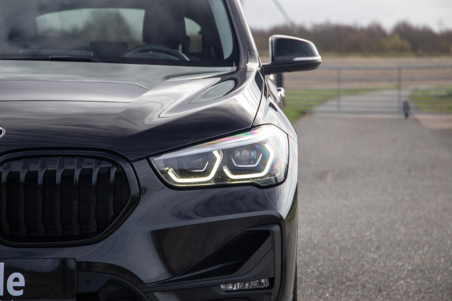 BMW X1 xDrive25e Executive BLACK LINE / CAMERA / CARPLAY / HEAD UP DISPLAY / LEDER / LED / CRUISE CONTROLE / STOELVERWARMING